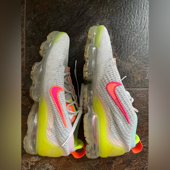 Women’s Nike Air VaporMax 2021 fly knit ‘neon. DH4089-022. Size 9 - Picture 10 of 10